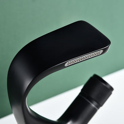 Badarmatur mit Wasserfalloptik