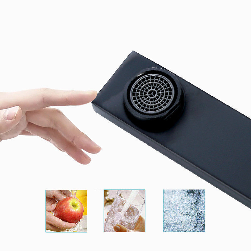 Moderne Küchenarmatur in schwarz