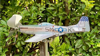 Wunderschöne Windmühle im Flugzeugdesign – Der perfekte Windkraft-Zauber